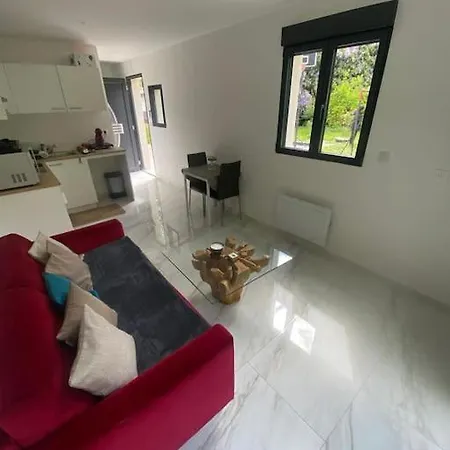 Tiny House Dalia Jardin & Foret 10 Min De La Gare Holiday home Dammarie-les-Lys